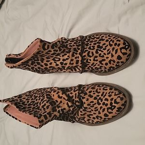 Blowfish women's size 9 cheetah print boots